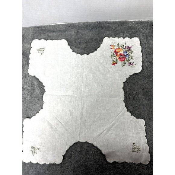 Vtg Embroidered Hndmde Linen Tablecloth 17x17 Square Cottage Country Core Fruits - Picture 9 of 9